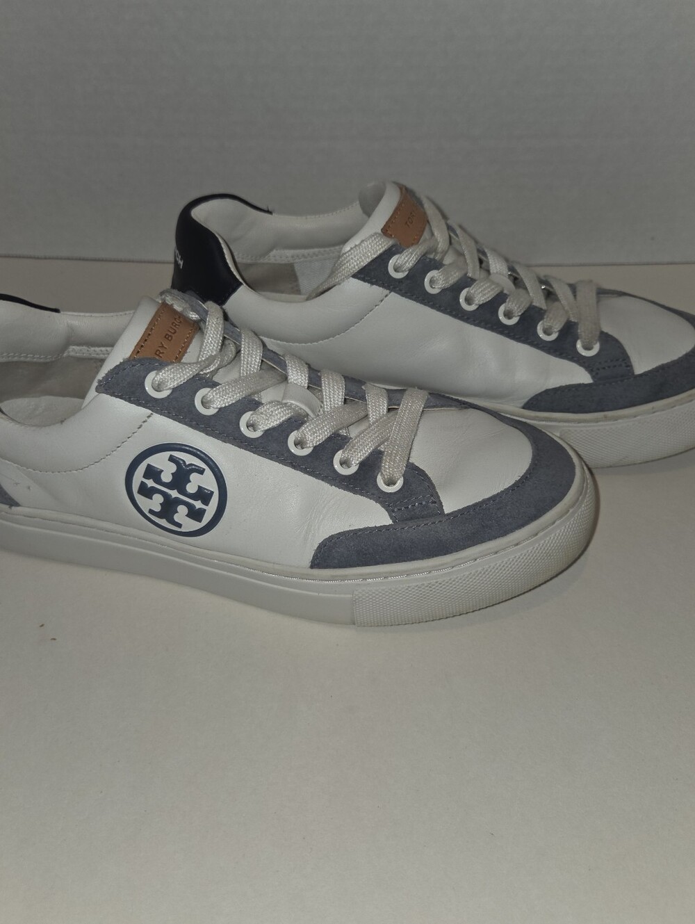 Tory Burch Howell court sneakers in white and Gray leather Logo Shoes Size 6M - Picture 2 of 8